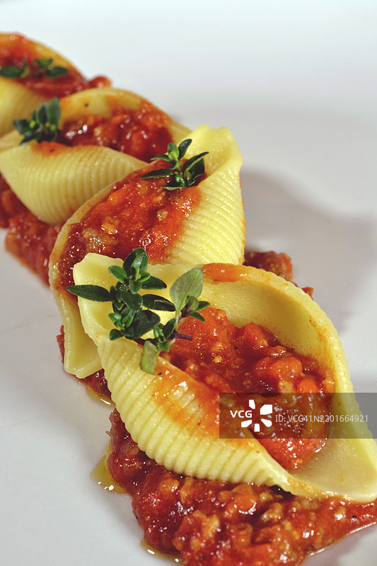 意大利文化 - 意大利面 - 肉酱。贝壳形意大利面配博洛尼亚肉酱。图片素材