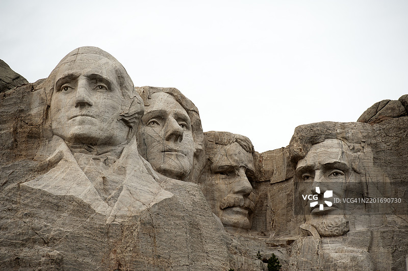 拉什莫尔山展示了古兹顿·博格鲁姆雕刻的乔治·华盛顿、托马斯·杰斐逊、西奥多·罗斯福和亚伯拉罕·林肯的头像。图片素材