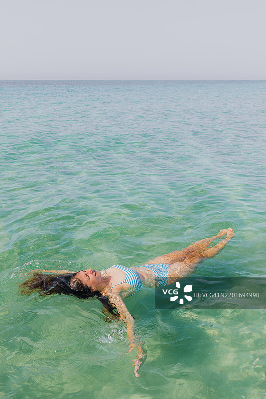 快乐的海滩假期图片素材