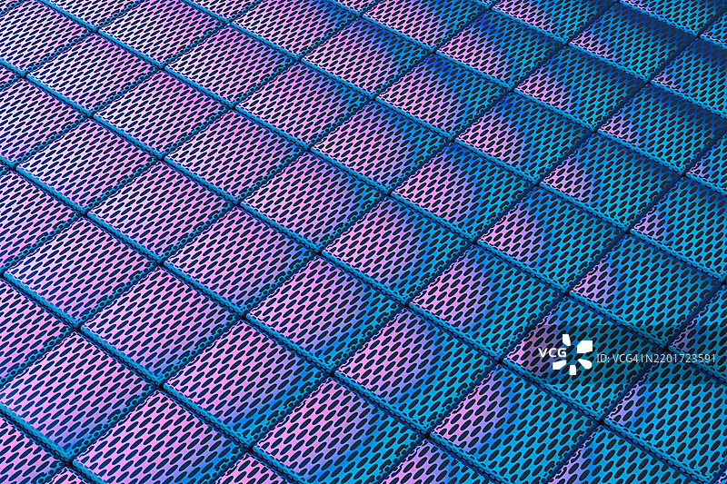 渐变光照下的穿孔金属瓷砖抽象几何图案图片素材