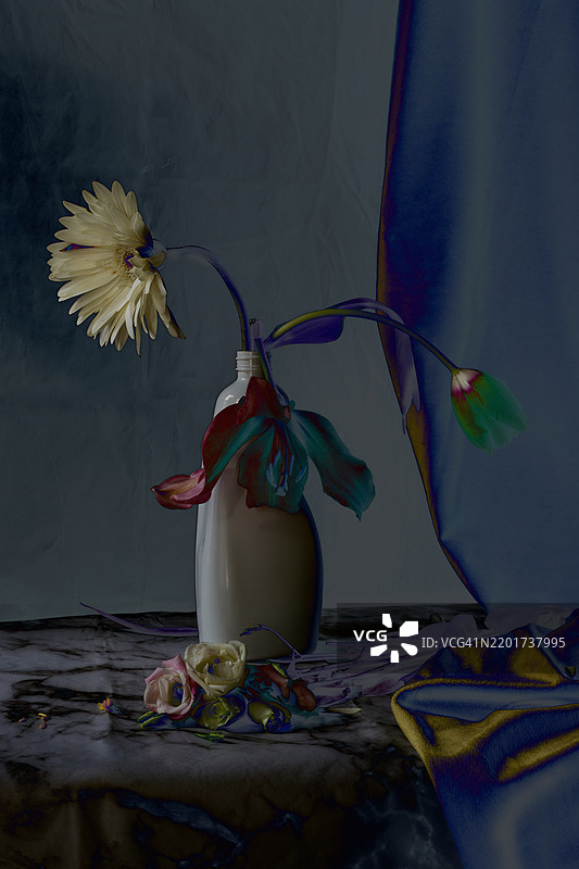 桌子上的梦捕手特写图片素材