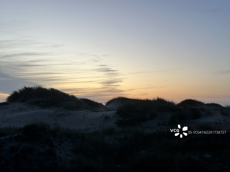 葡萄牙布拉加埃斯波森德附近北海岸自然公园的沙丘日落图片素材