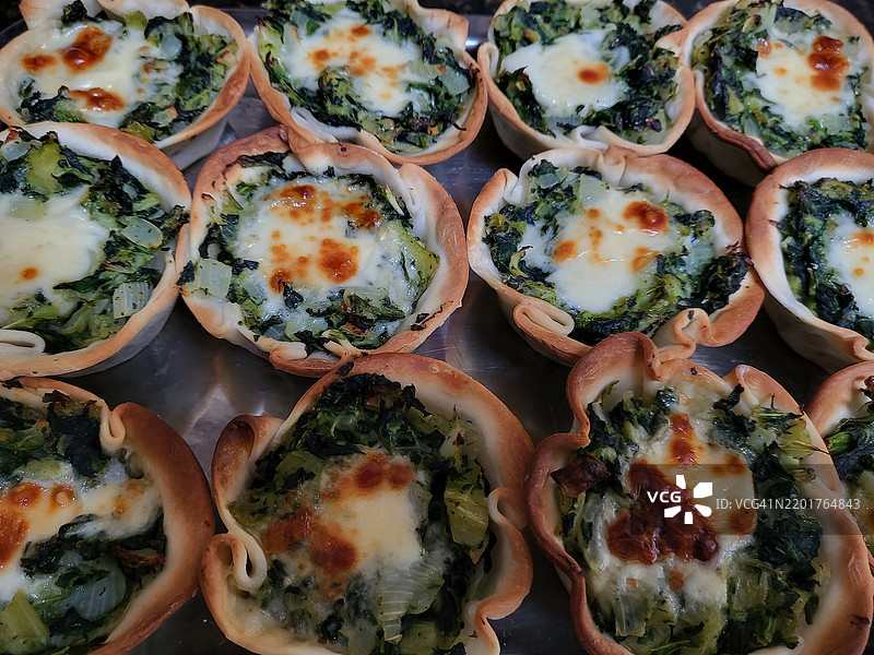 填满瑞士甜菜和奶酪的挞图片素材