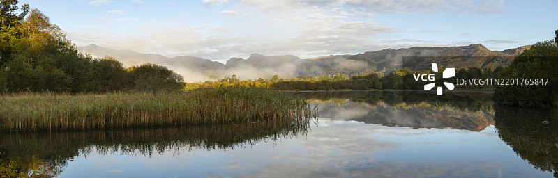 英格兰湖区埃尔特湖的美丽清晨图片素材