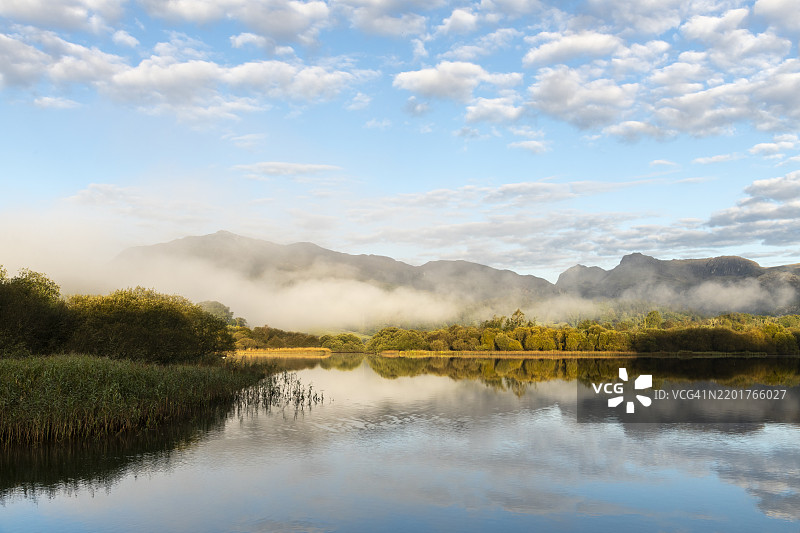 英格兰湖区埃尔特湖的美丽清晨图片素材