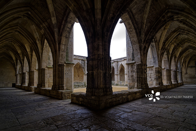 贝济耶圣纳泽尔大教堂的回廊图片素材