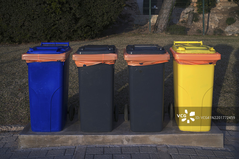 垃圾桶，垃圾分类，圣波尔萨，卡尔维亚，马约卡，巴利阿里群岛，西班牙，欧洲图片素材