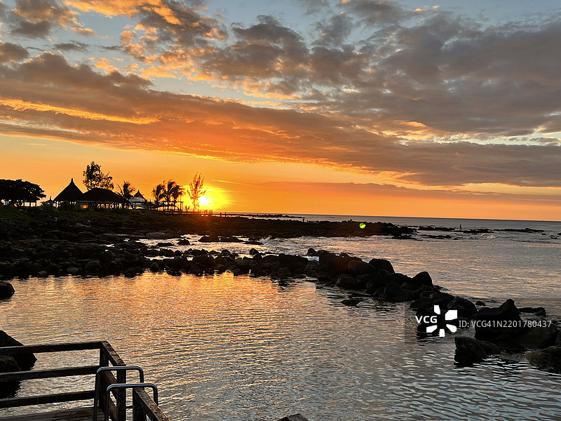 毛里求斯日落时分的海景图片素材