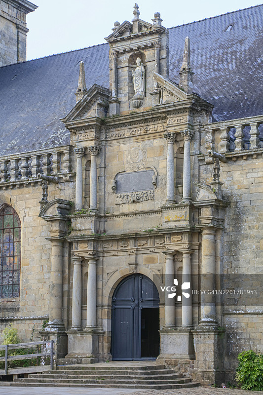 圣吉尔达教堂。法国布列塔尼地区莫尔比昂省奥雷。图片素材