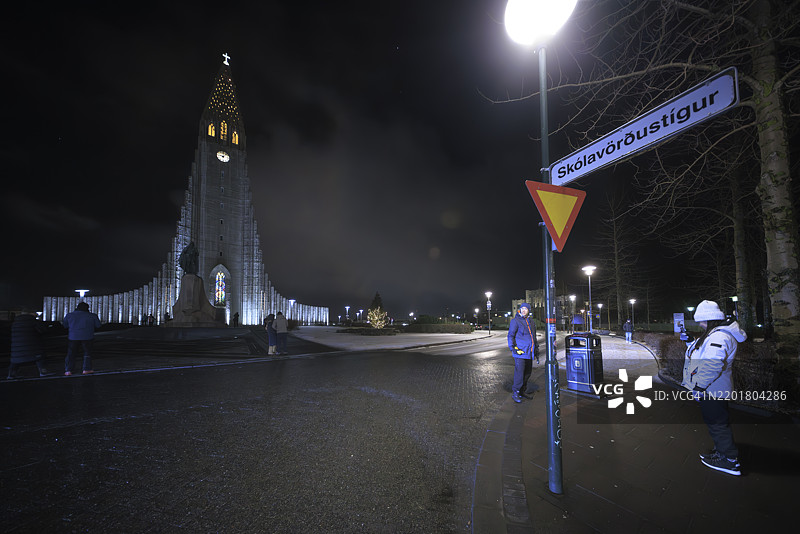 雷克雅未克中心的哈尔格林姆斯教堂的璀璨光辉图片素材