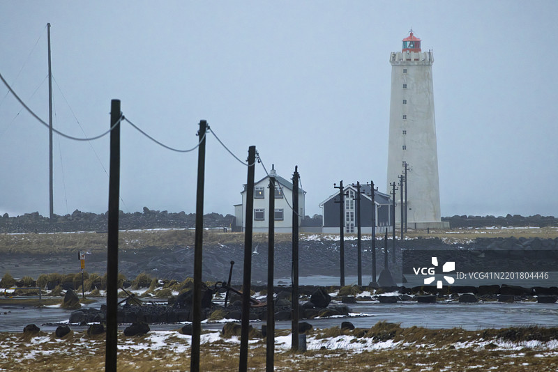 格罗塔灯塔矗立在塞尔季亚尔纳斯的冬季海岸上图片素材