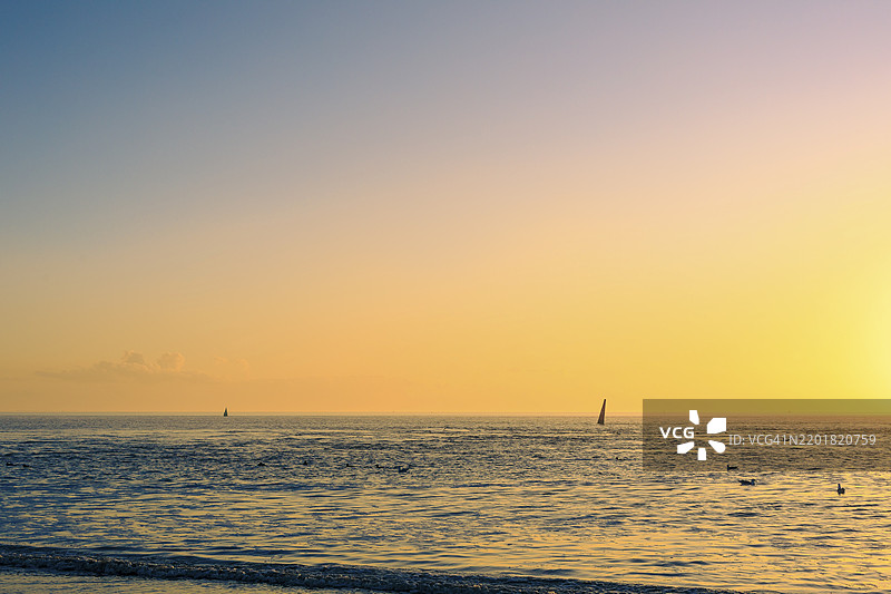北海诺德奈岛西海滩的海边黄昏氛围，德国下萨克森，欧洲图片素材