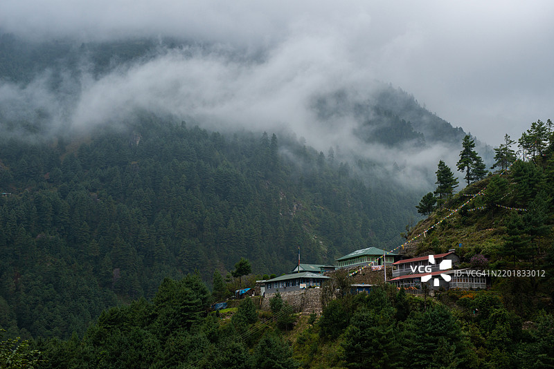 尼泊尔卢克拉附近的夏尔巴村风景。图片素材