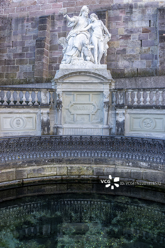 巴尔母亲雕像群位于德国巴登-符腾堡州黑森林南部多瑙河源头，圣约翰天主教堂前。图片素材