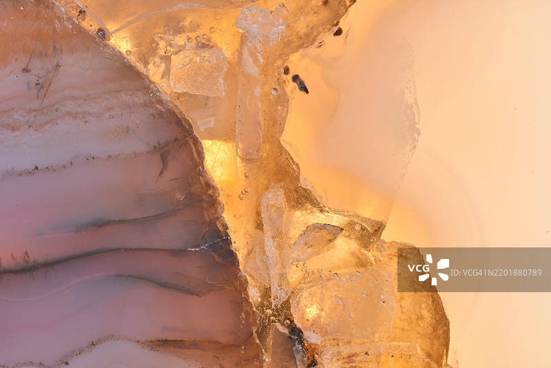 抽象的黄色石头背景，自然图案。图片素材