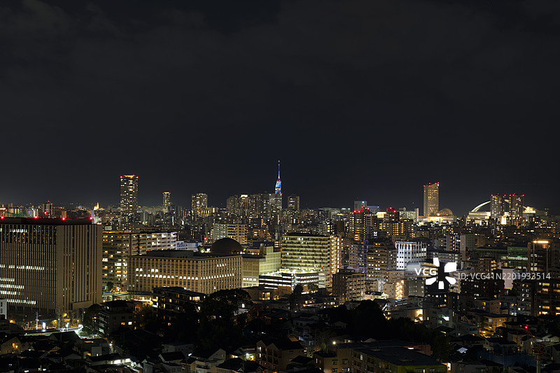 福冈夜景，福冈塔位于中央图片素材