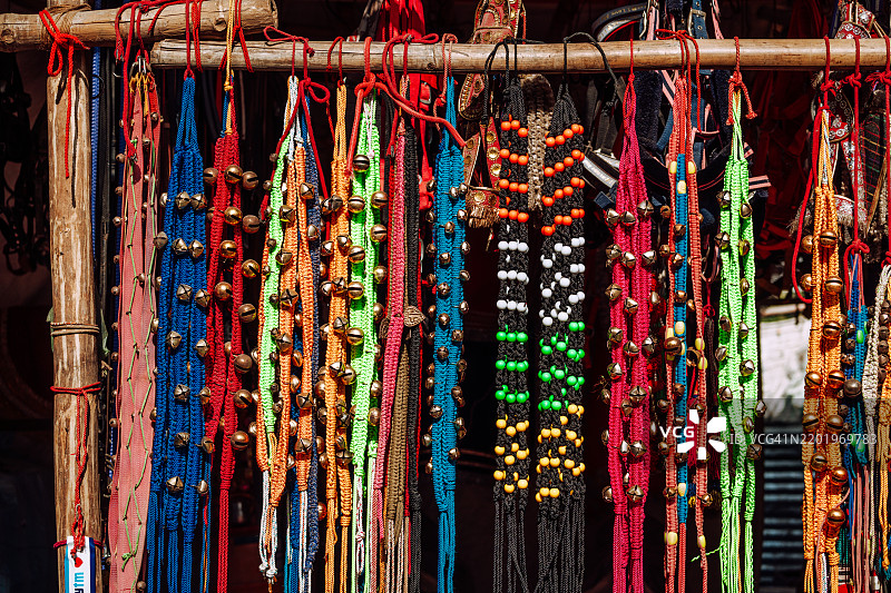 普什卡的多彩骆驼饰品图片素材