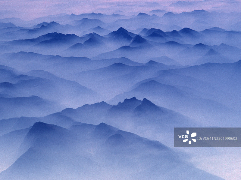 华盛顿喀斯喀特山脉中的雾气图片素材