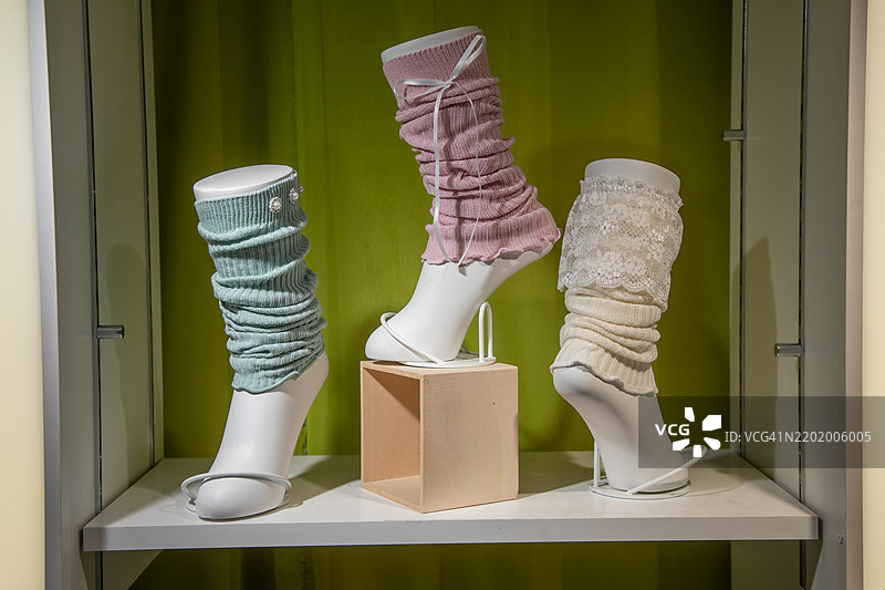 模特腿上的护腿展示图片素材