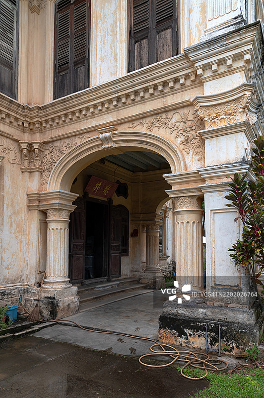 普吉镇的朗阿姆纳拉特府的门廊。图片素材