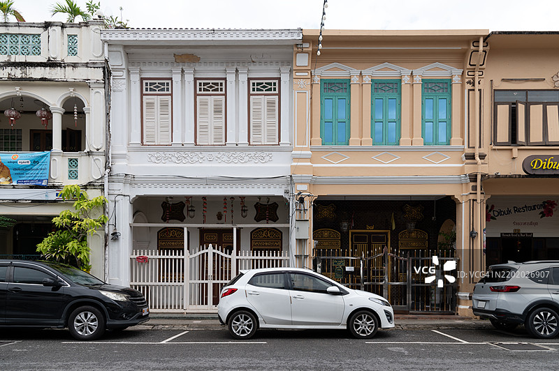 普吉镇迪布克路上的中葡风格商铺。图片素材
