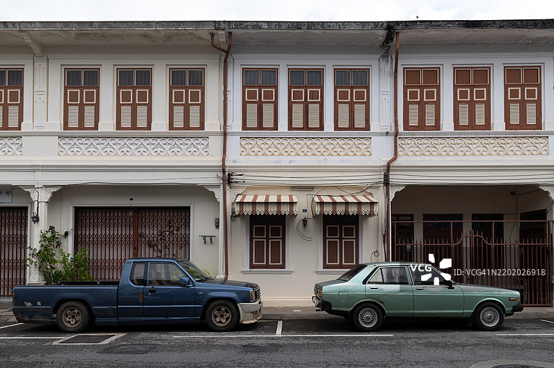 普吉镇迪布克路上的中葡风格商铺。图片素材