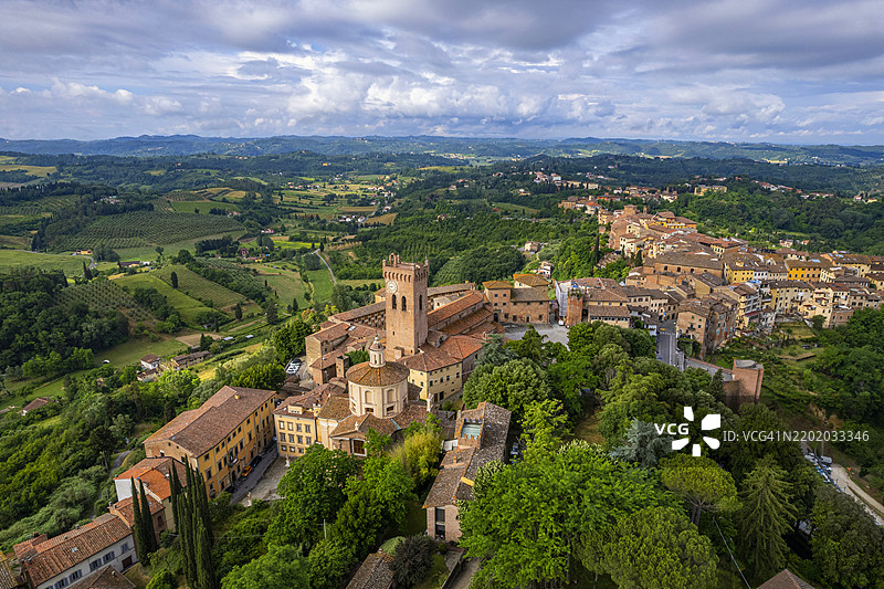 托斯卡纳，圣米尼亚托的无人机视角图片素材