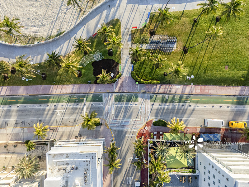 迈阿密海滩海洋大道交叉口的俯视图图片素材