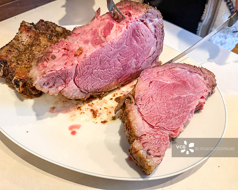 切片的稀有肋眼牛排图片素材