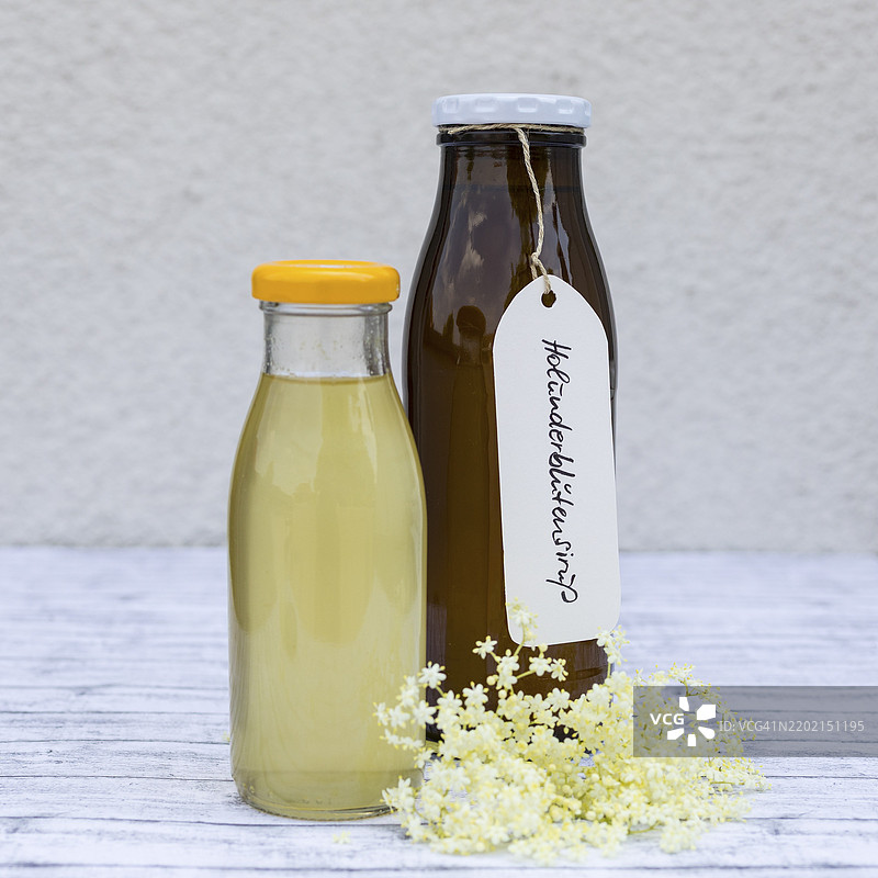 瓶装接骨木花糖浆图片素材