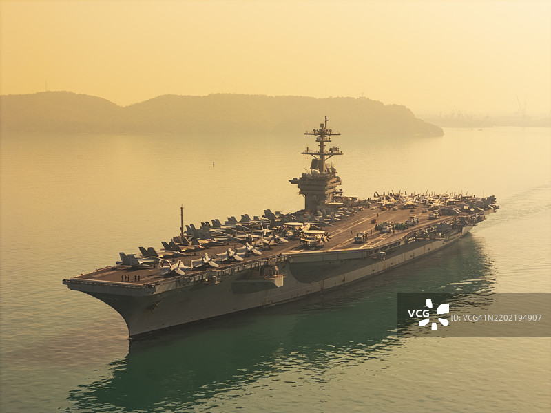 海上航母的鸟瞰图。图片素材