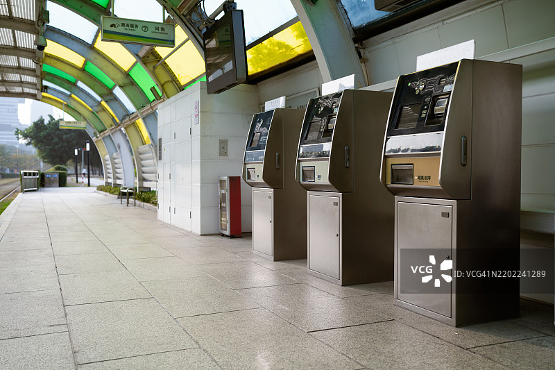 铁路车站的自动售票机。图片素材
