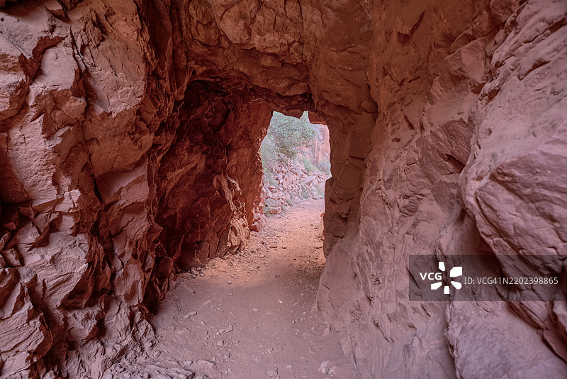 大峡谷北缘北卡巴布小径上的苏派隧道内部，联合国教科文组织，亚利桑那州，美国图片素材
