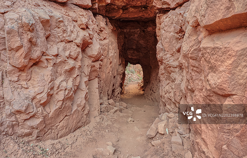 大峡谷北缘北卡巴布小径的苏派隧道西入口，联合国教科文组织，亚利桑那州，美国图片素材