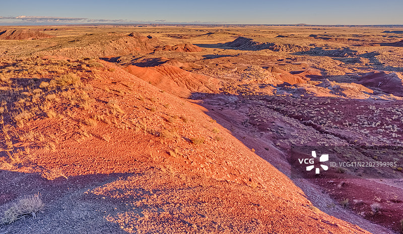 亚利桑那州美国佩特里法德森林国家公园的死洗谷悬崖景观，日落时分图片素材