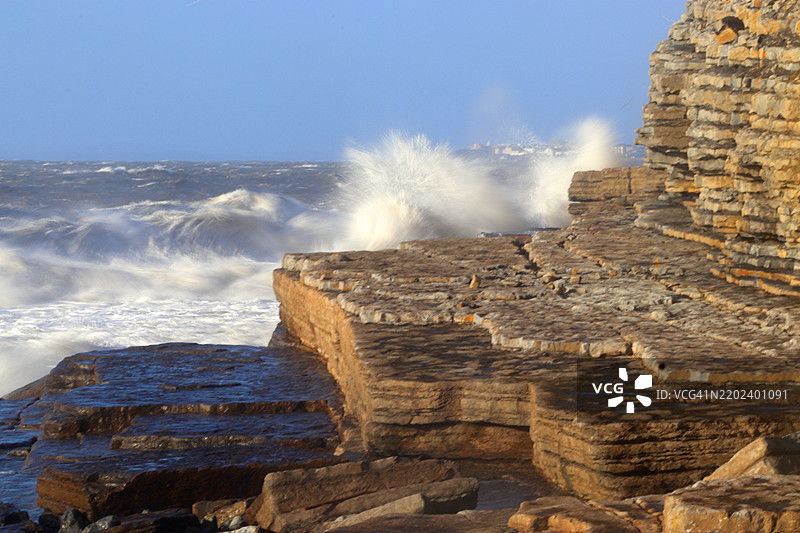 威尔士南部格拉摩根谷的达纳文湾石灰岩悬崖图片素材