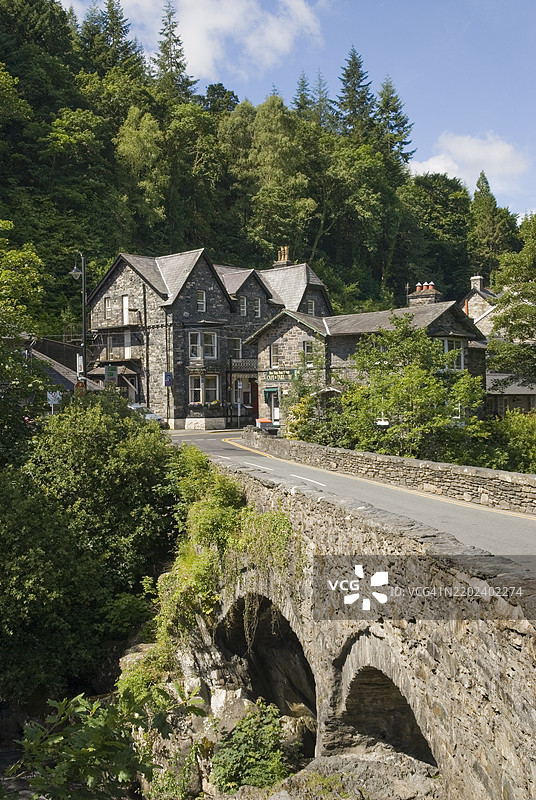 威尔士贝特斯科德的卢格威河上的庞特-伊-佩尔桥图片素材