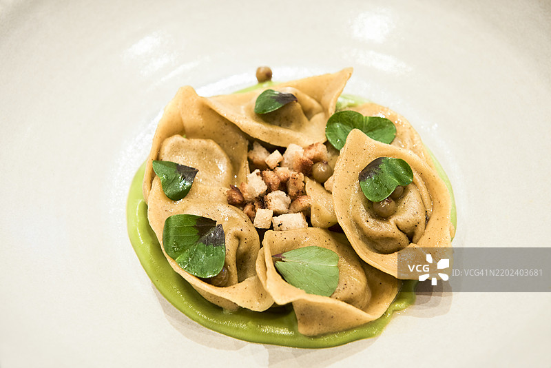 意大利南蒂罗尔（阿尔托阿迪杰）布鲁尼科（布鲁内克）当地餐厅图片素材