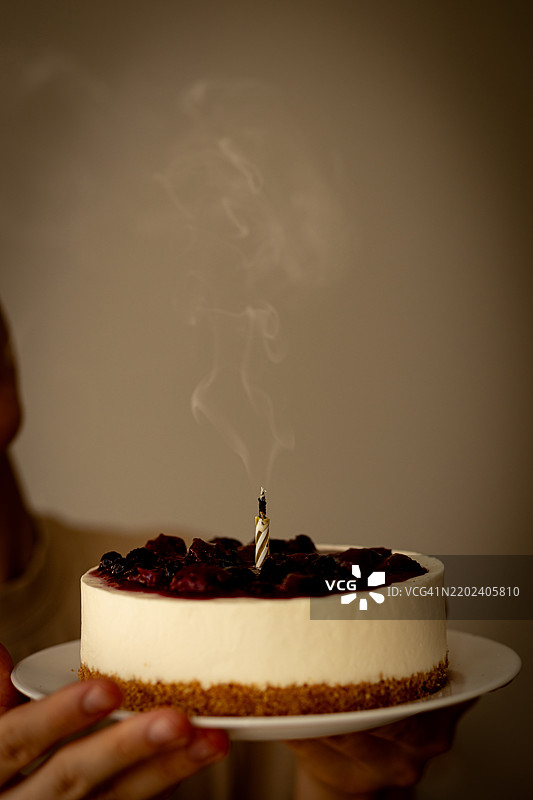 桌子上的蛋糕特写图片素材