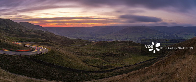 希望谷日落时的风景和小径灯光，位于英格兰德比郡巴斯洛，峰区国家公园，欧洲图片素材