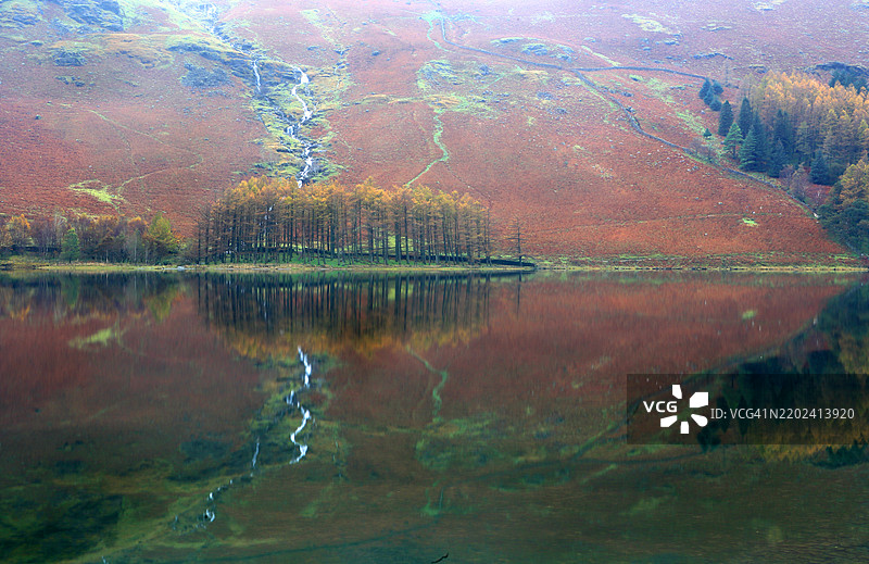 秋季的巴特米尔湖，湖区国家公园，联合国教科文组织世界遗产，坎布里亚，英格兰，联合王国，欧洲图片素材