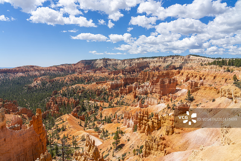 布莱斯峡谷国家公园日出点的石柱和岩石形成的风景图片素材