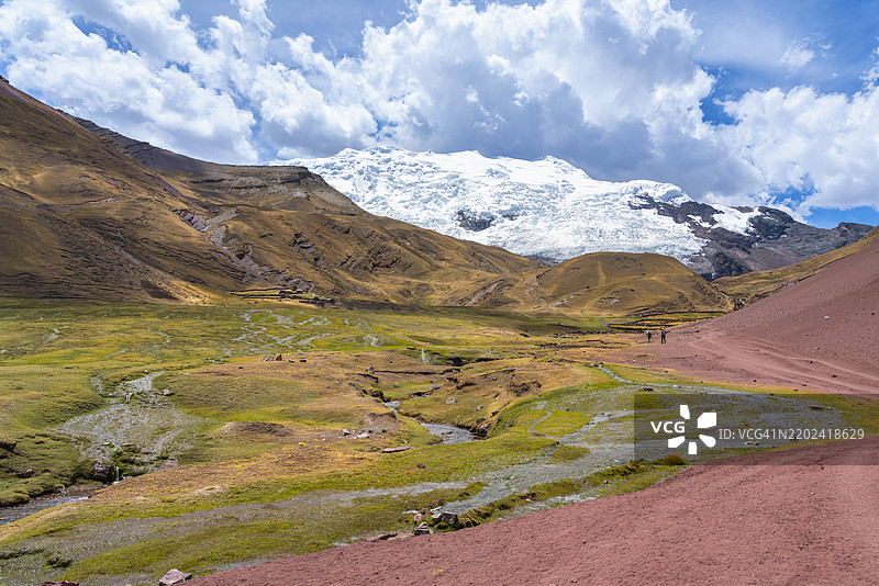 安第斯山脉中的奥桑加特山谷和奥桑加特山,位于秘鲁库斯科(Cuzco)地区的皮图马尔卡区,南美洲图片素材