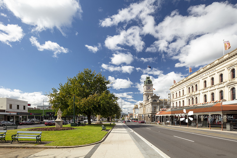 巴拉瑞特的斯图尔特街在秋季，历史悠久的殖民时代建筑环绕。图片素材