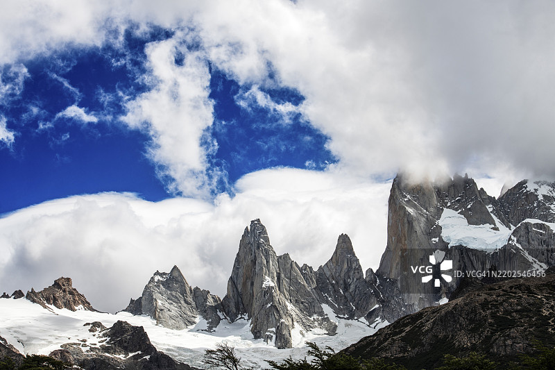 洛斯特雷斯湖，俯瞰菲茨罗伊峰，埃尔查尔滕，洛斯格拉西亚雷斯国家公园，圣克鲁斯，巴塔哥尼亚，阿根廷，南美洲图片素材