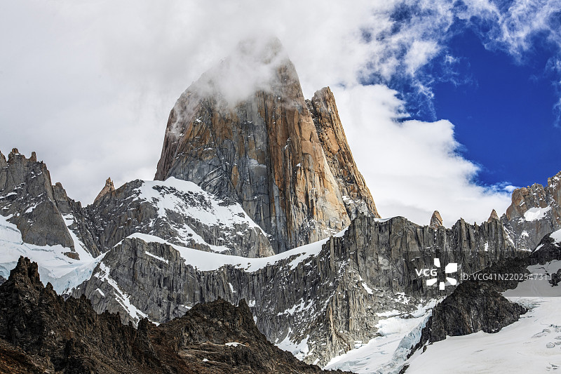 洛斯特雷斯湖，俯瞰菲茨罗伊峰，埃尔查尔滕，洛斯格拉西亚雷斯国家公园，圣克鲁斯，巴塔哥尼亚，阿根廷，南美洲图片素材