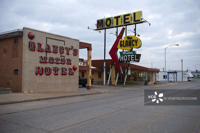 克林顿市中心的汽车旅馆招牌图片素材