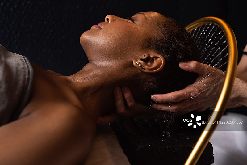 发廊护理。图片素材