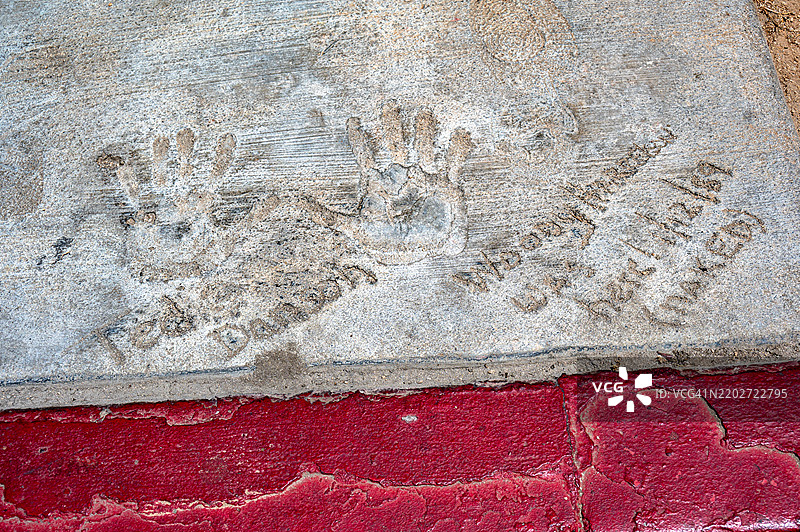 洛杉矶，加利福尼亚州，美国的名人签名刻在水泥上图片素材