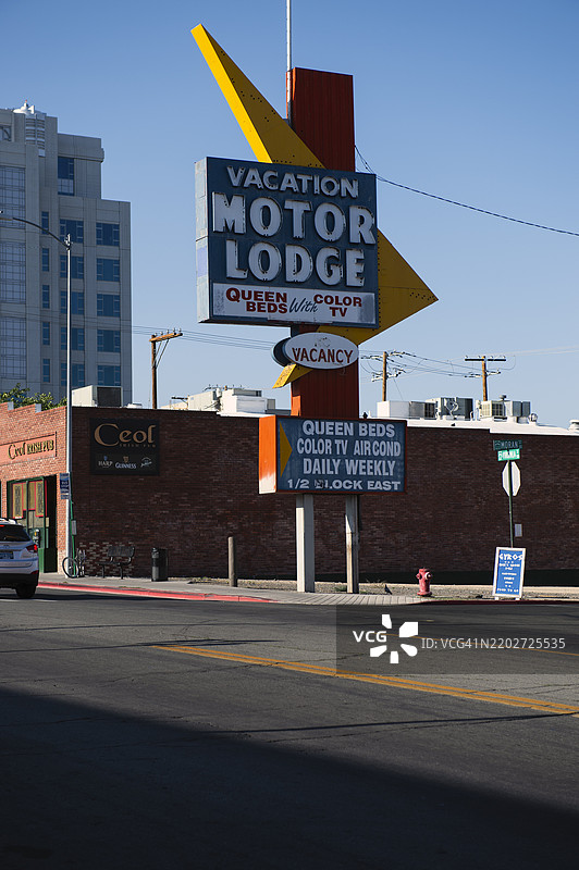 雷诺市中心的汽车旅馆招牌图片素材